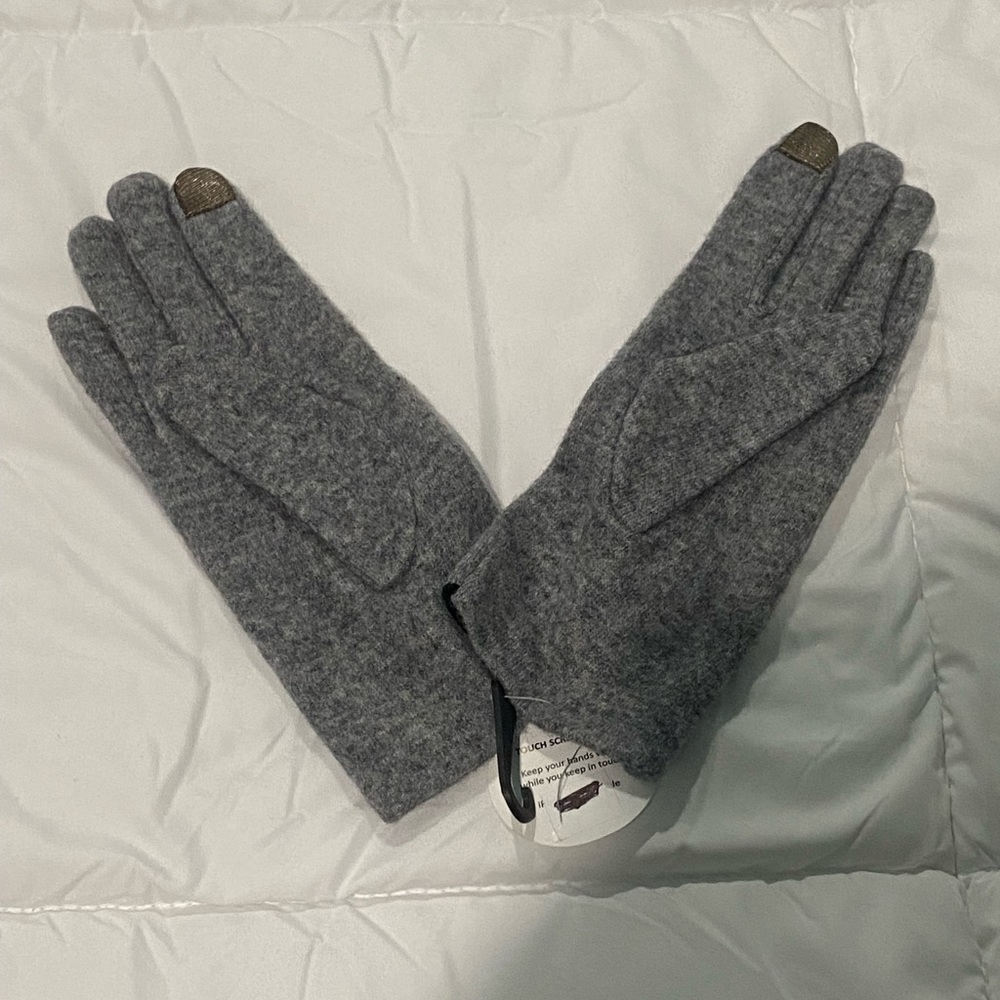 Gloves - Picture 3 of 5